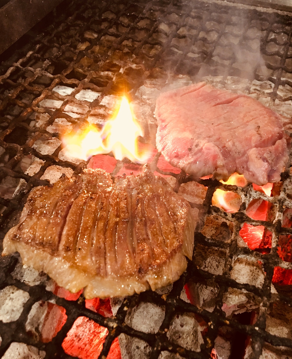 新メニューのご案内【炭火焼肉】