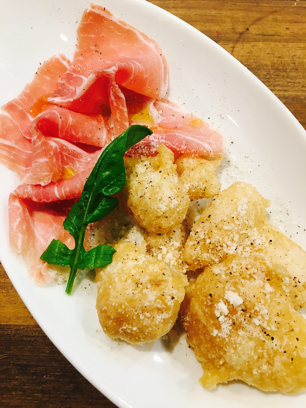 生ハムと共に（ワインと相性抜群）